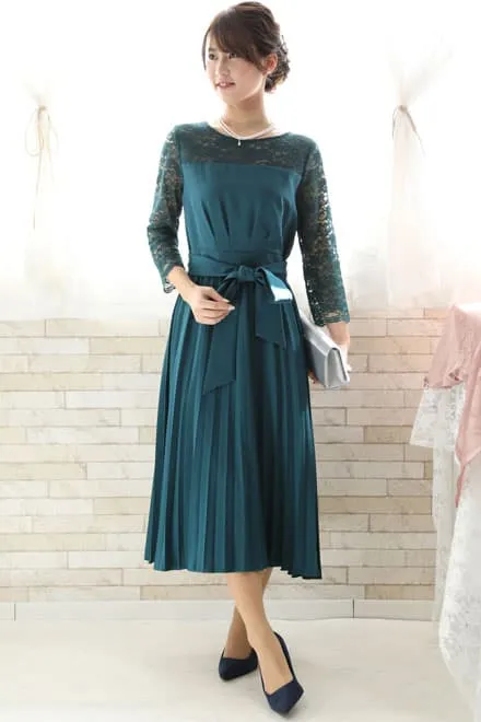 ブルーグリーンの長袖レースプリーツドレス