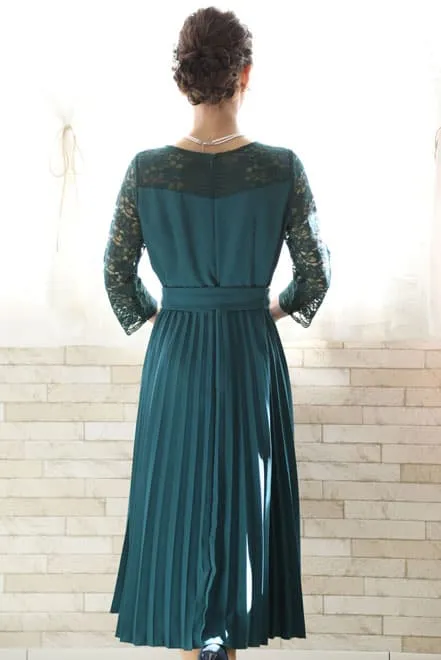 ブルーグリーンの長袖レースプリーツドレス