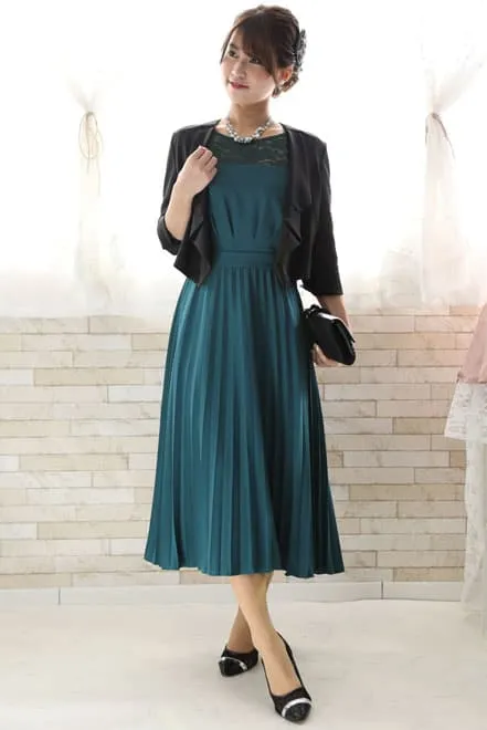 ブルーグリーンの長袖レースプリーツドレス