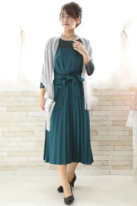 ブルーグリーンの長袖レースプリーツドレス