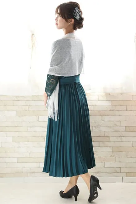 ブルーグリーンの長袖レースプリーツドレス
