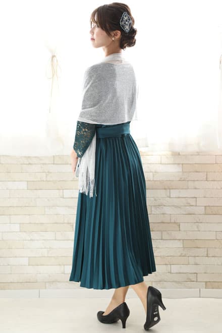 ブルーグリーンの長袖レースプリーツドレス