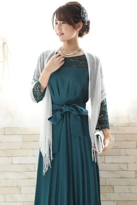 ブルーグリーンの長袖レースプリーツドレス