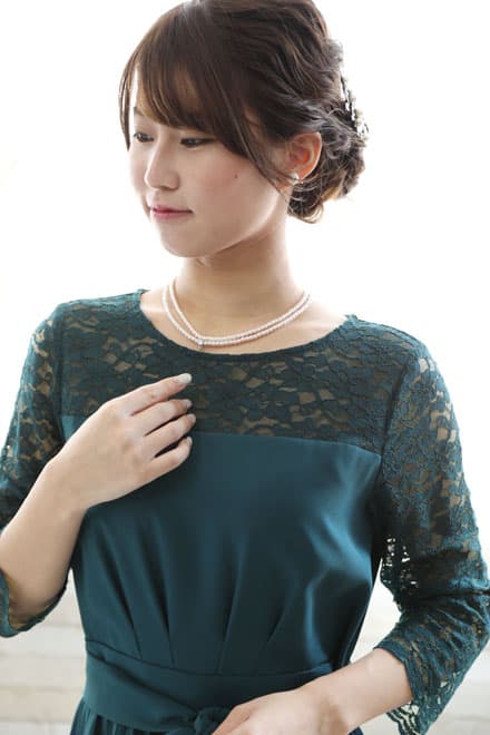 ブルーグリーンの長袖レースプリーツドレス