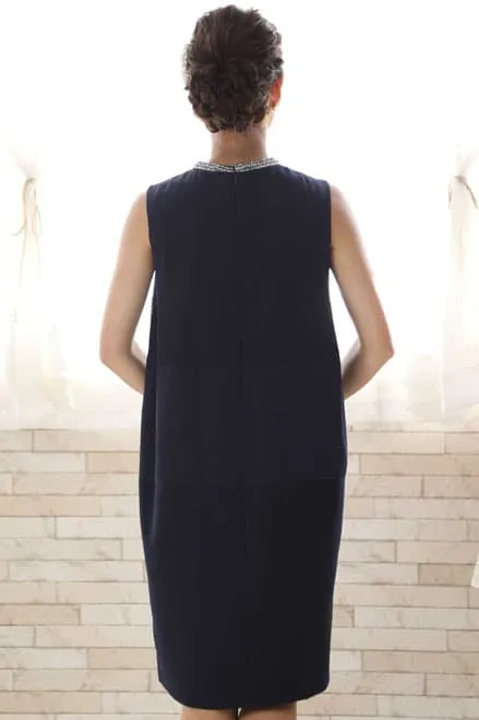 ネイビーのビジュー付きIラインドレス