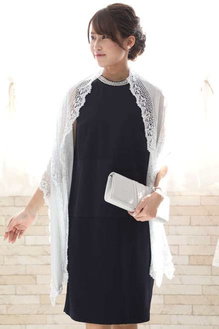 ネイビーのビジュー付きIラインドレス