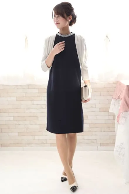 ネイビーのビジュー付きIラインドレス