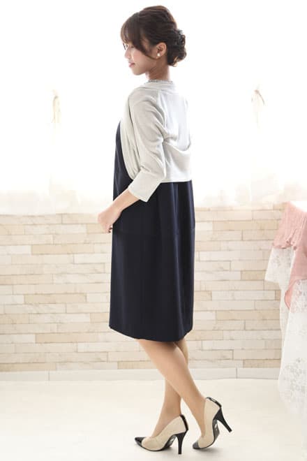 ネイビーのビジュー付きIラインドレス