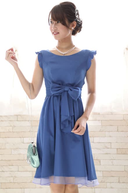 ブルーのフレンチフリルスリーブドレス