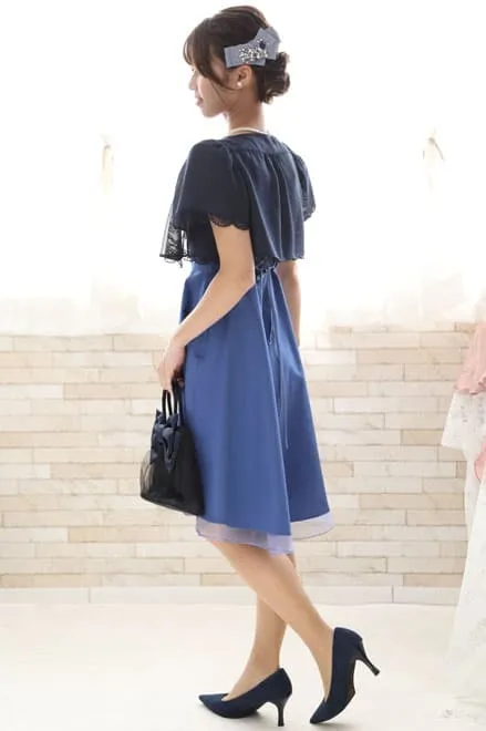 ブルーのフレンチフリルスリーブドレス