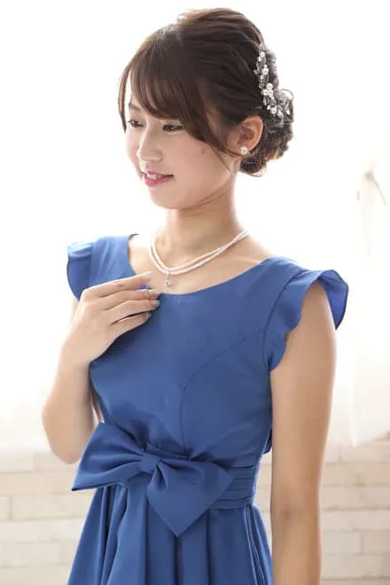 ブルーのフレンチフリルスリーブドレス