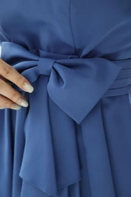 ブルーのフレンチフリルスリーブドレス