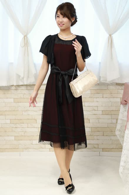 ワインレッド×ブラックのドット柄チュールドレス