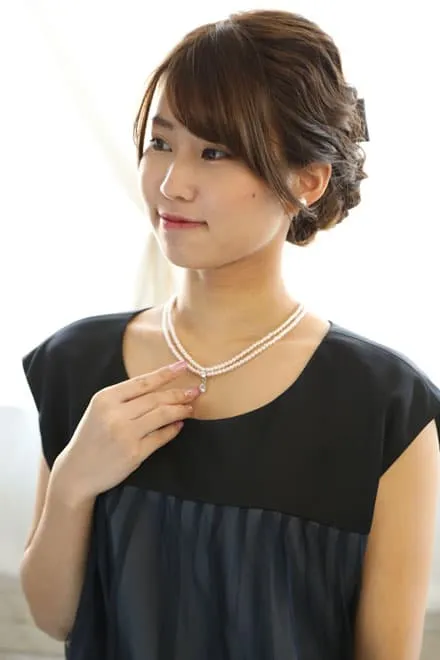 ネイビーのウエストリボン付きチュールドレス