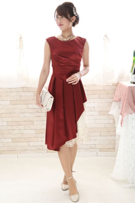 ワインレッドの切替レースドレス