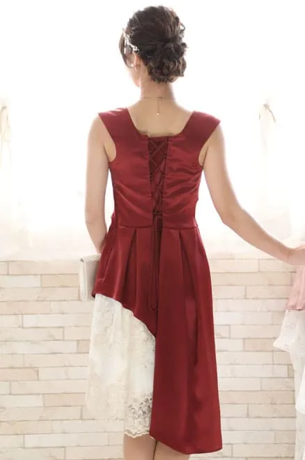 ワインレッドの切替レースドレス