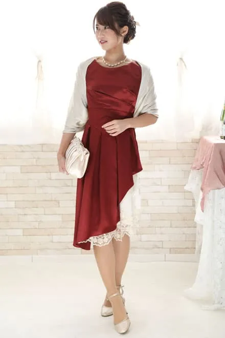 ワインレッドの切替レースドレス