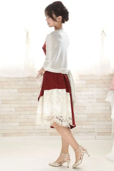 ワインレッドの切替レースドレス