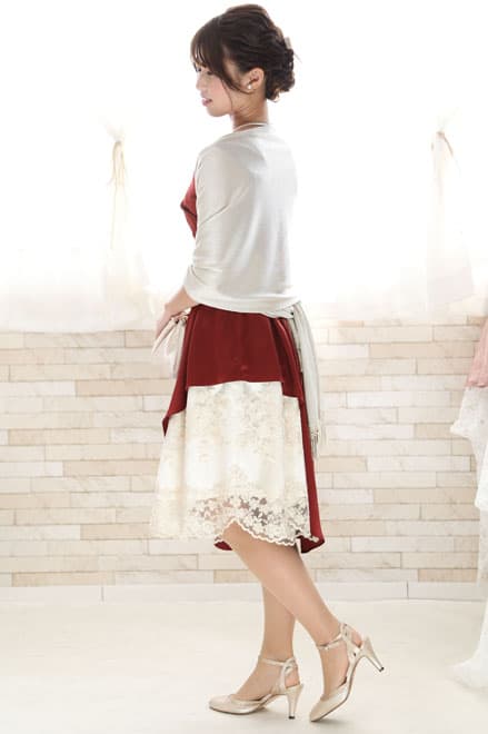 ワインレッドの切替レースドレス