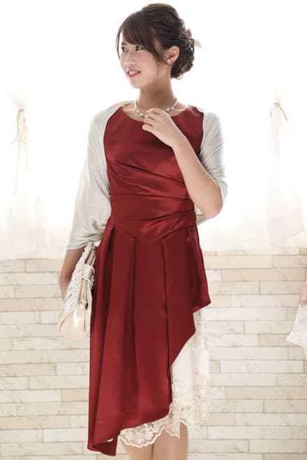 ワインレッドの切替レースドレス