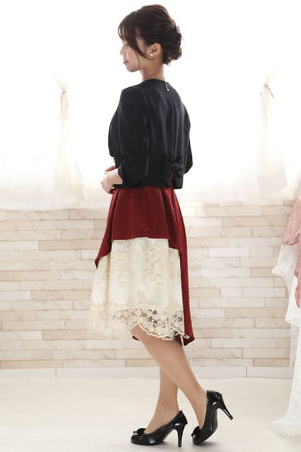 ワインレッドの切替レースドレス