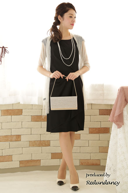 ブラックの膝丈変形ドレープドレス