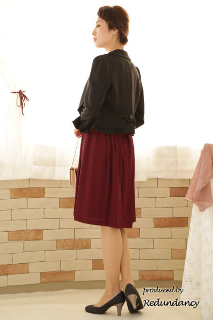 ボルドーのウエストビジュー膝丈ワンピース