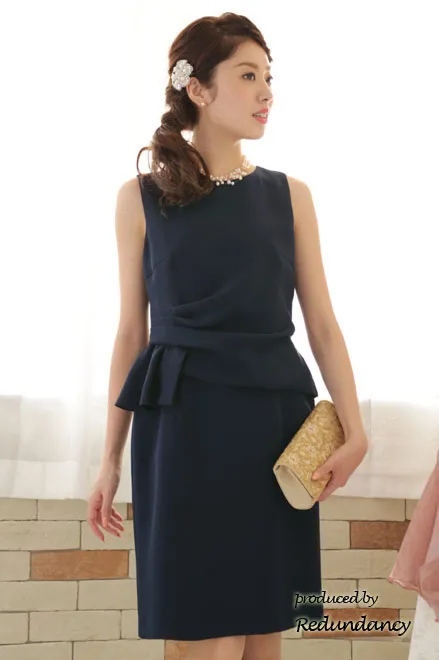 ネイビーのツーピース風ペプラムドレス