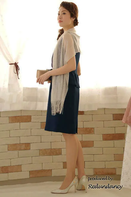 ネイビーのツーピース風ペプラムドレス