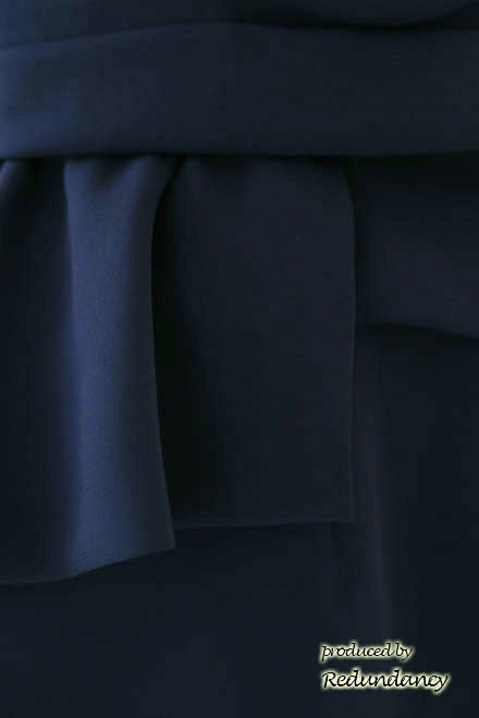 ネイビーのツーピース風ペプラムドレス