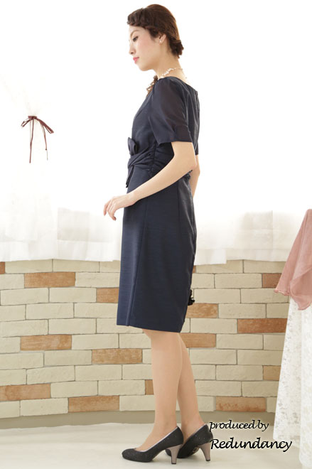 ネイビーのウエスト変形リボンドレス