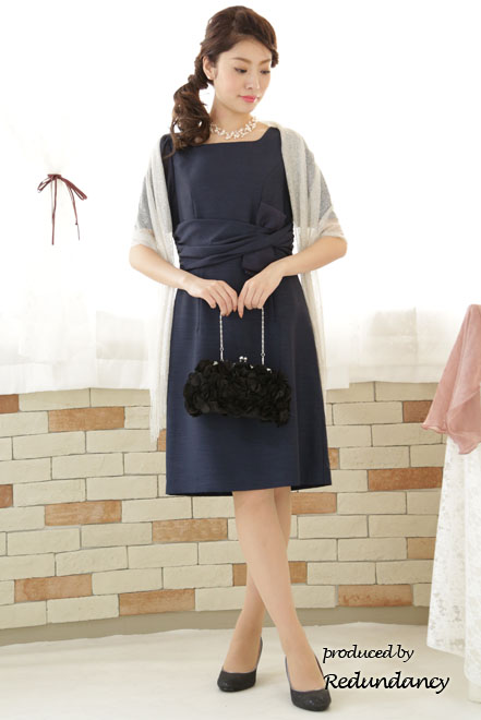 ネイビーのウエスト変形リボンドレス