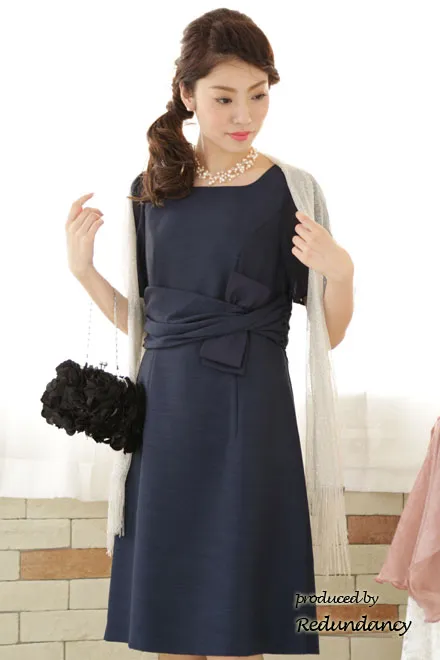 ネイビーのウエスト変形リボンドレス