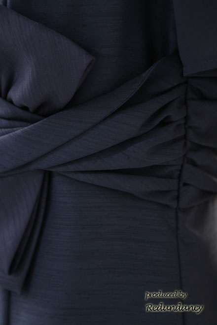 ネイビーのウエスト変形リボンドレス