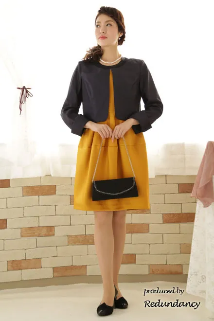 ネイビーの襟なし長袖ジャケット