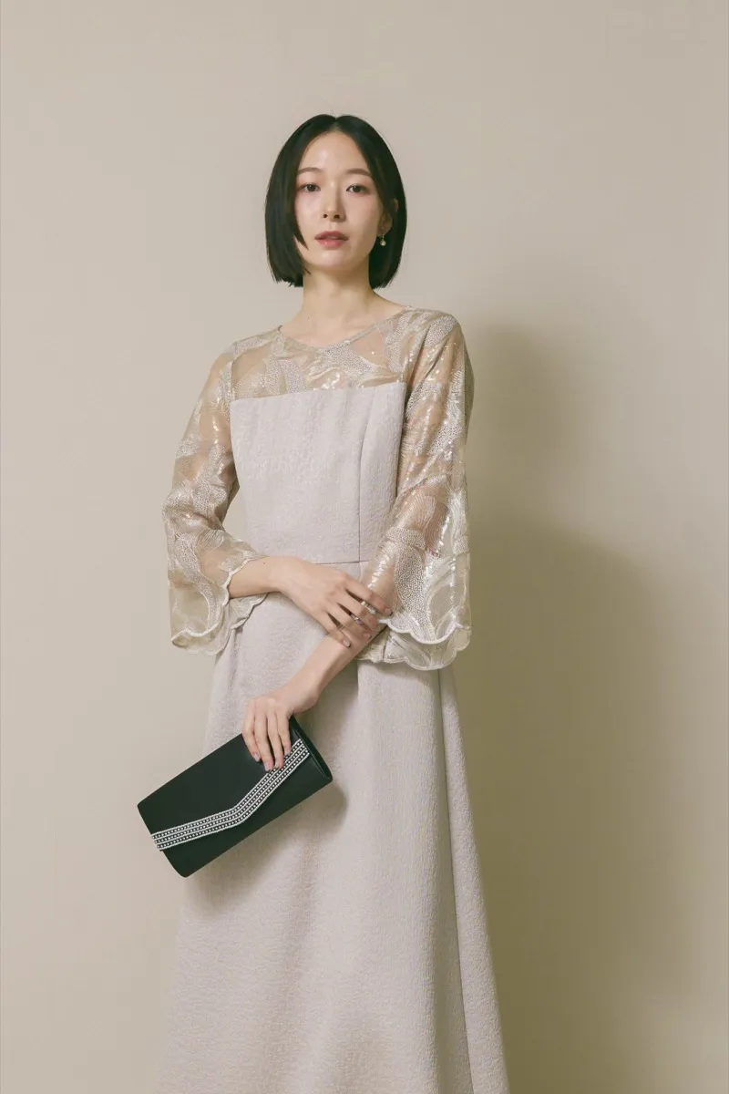 グレージュのブリエレースジャガードドレス [ 店頭販売価格 42,900円 ][M] eneak