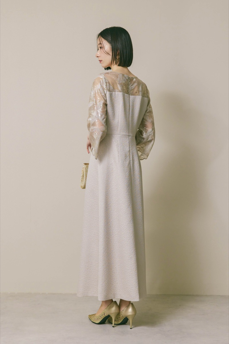 グレージュのブリエレースジャガードドレス [ 店頭販売価格 42,900円 ]