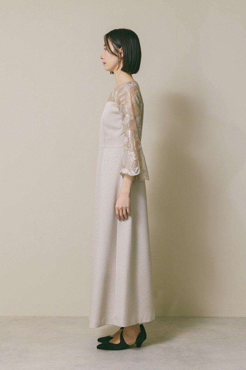 グレージュのブリエレースジャガードドレス [ 店頭販売価格 42,900円 ]