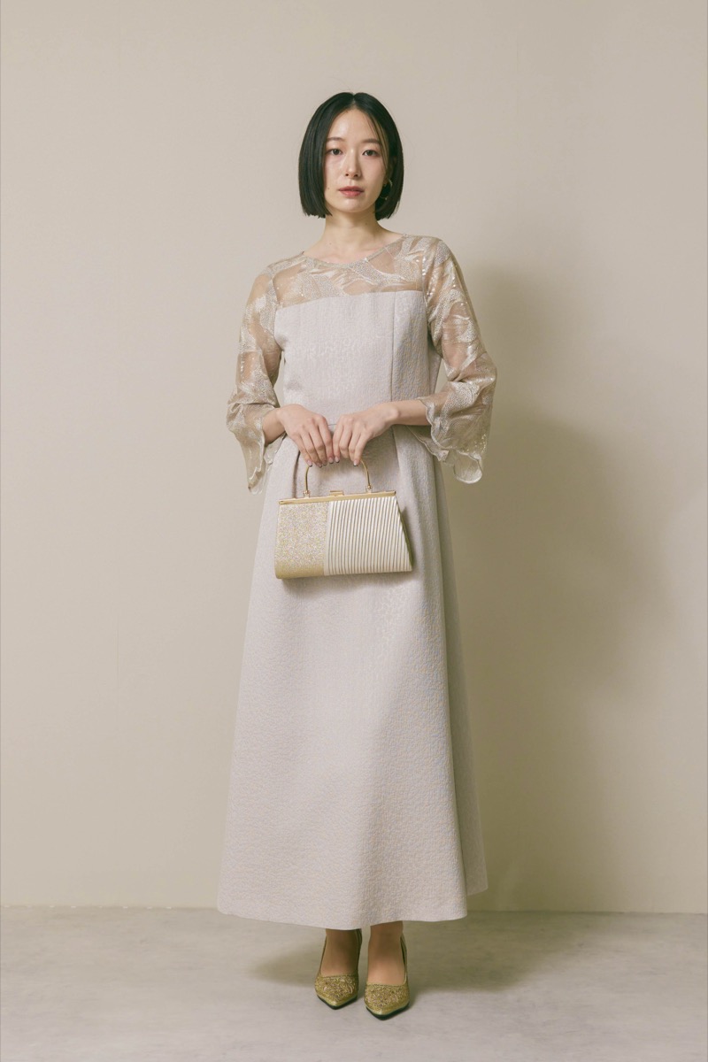 グレージュのブリエレースジャガードドレス [ 店頭販売価格 42,900円 ]