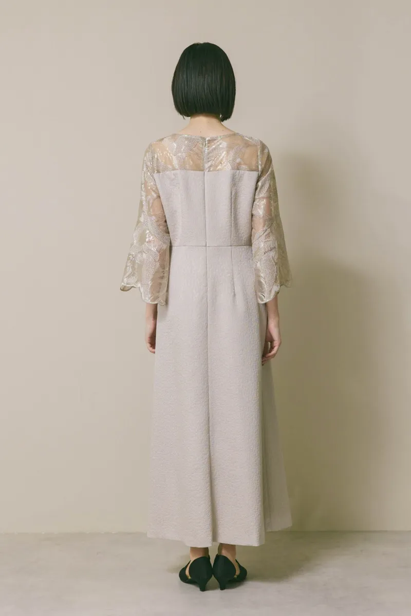 グレージュのブリエレースジャガードドレス [ 店頭販売価格 42,900円 ]