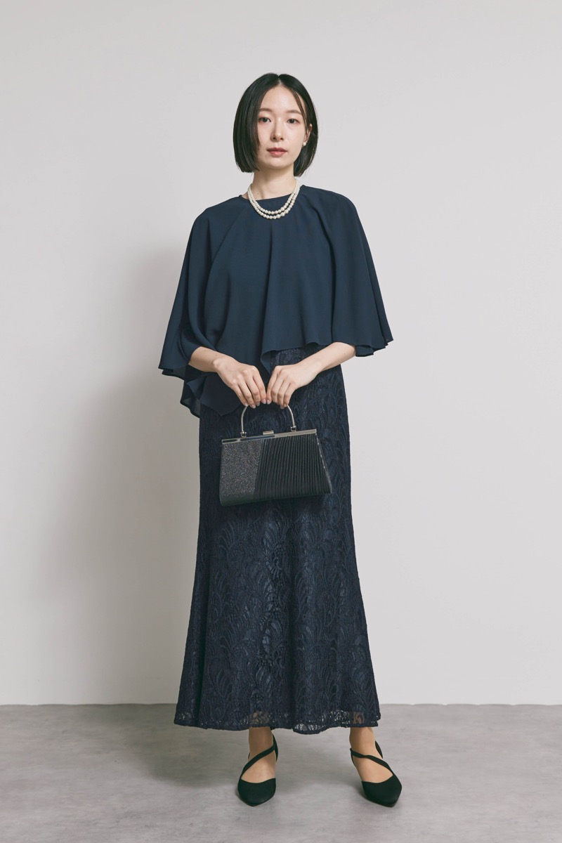 ネイビーのケープレイヤードドレス [ 店頭販売価格 47,300円 ]