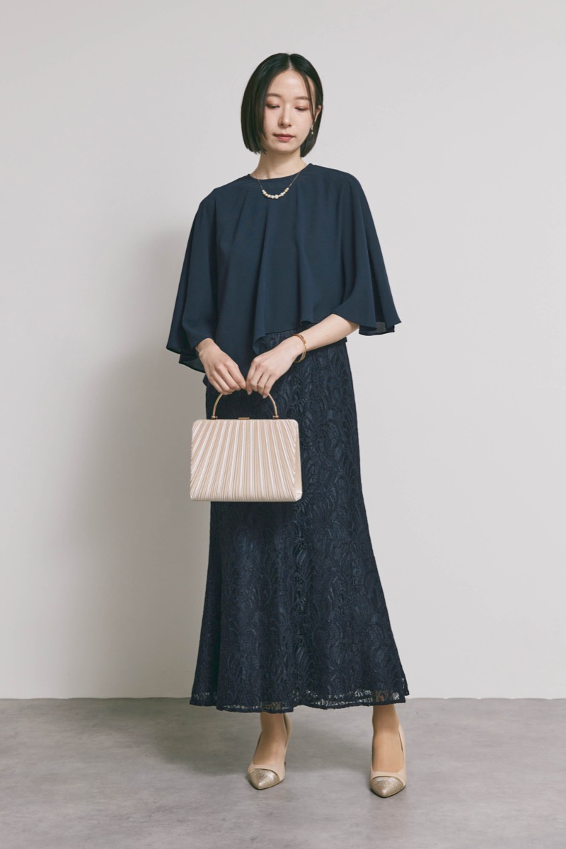 ネイビーのケープレイヤードドレス [ 店頭販売価格 47,300円 ]