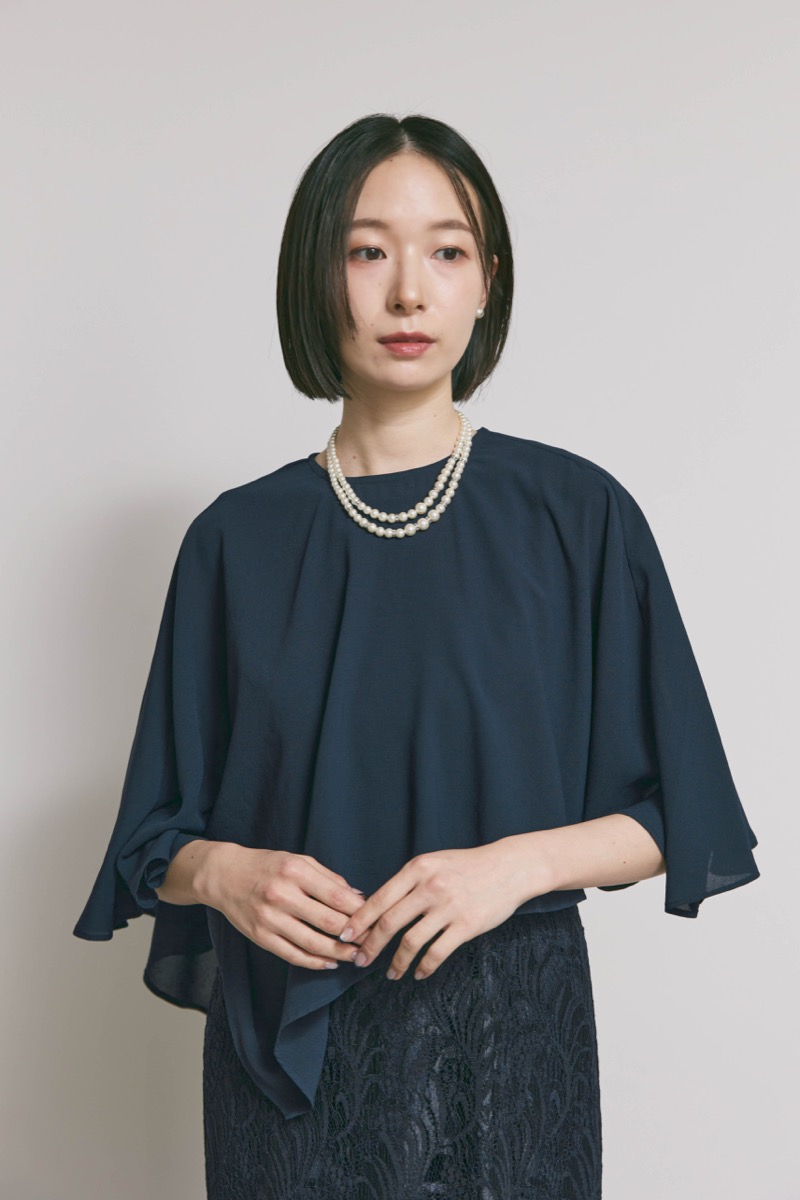 ネイビーのケープレイヤードドレス [ 店頭販売価格 47,300円 ]