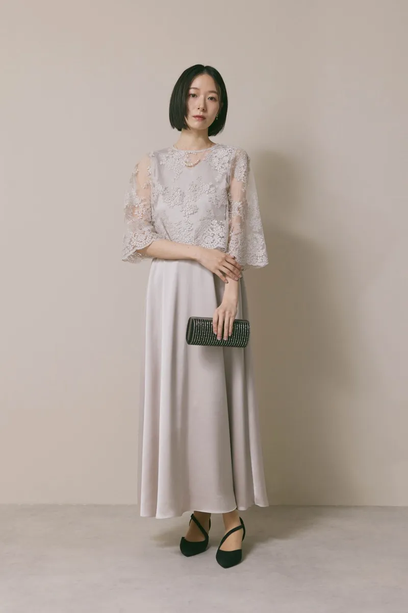 グレージュのシャイニーレースレイヤードドレス [ 店頭販売価格 49,500円 ]