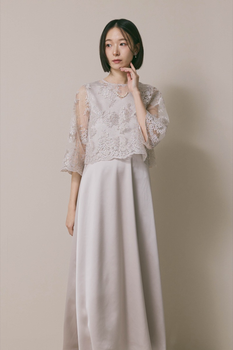 グレージュのシャイニーレースレイヤードドレス [ 店頭販売価格 49,500円 ]