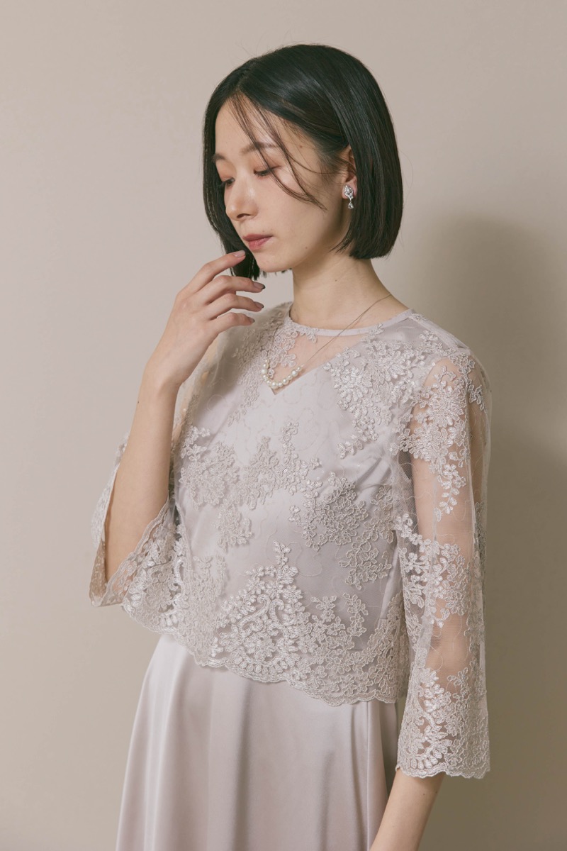 グレージュのシャイニーレースレイヤードドレス [ 店頭販売価格 49,500円 ]