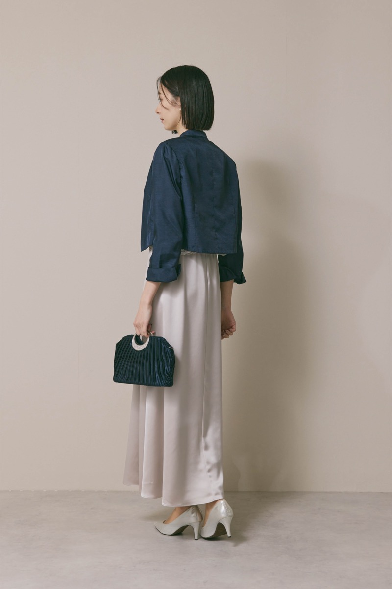 グレージュのシャイニーレースレイヤードドレス [ 店頭販売価格 49,500円 ]