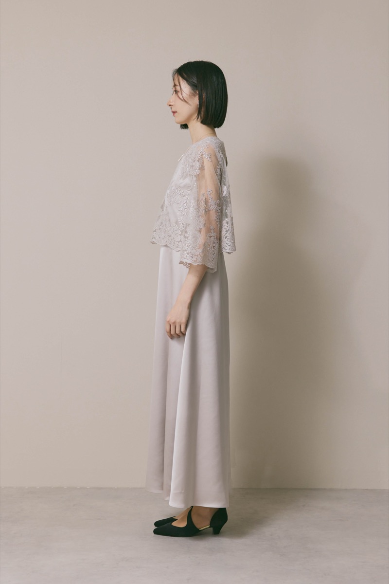 グレージュのシャイニーレースレイヤードドレス [ 店頭販売価格 49,500円 ]