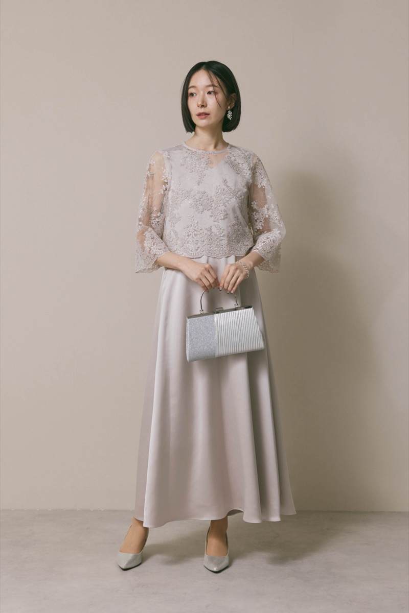 グレージュのシャイニーレースレイヤードドレス [ 店頭販売価格 49,500円 ]