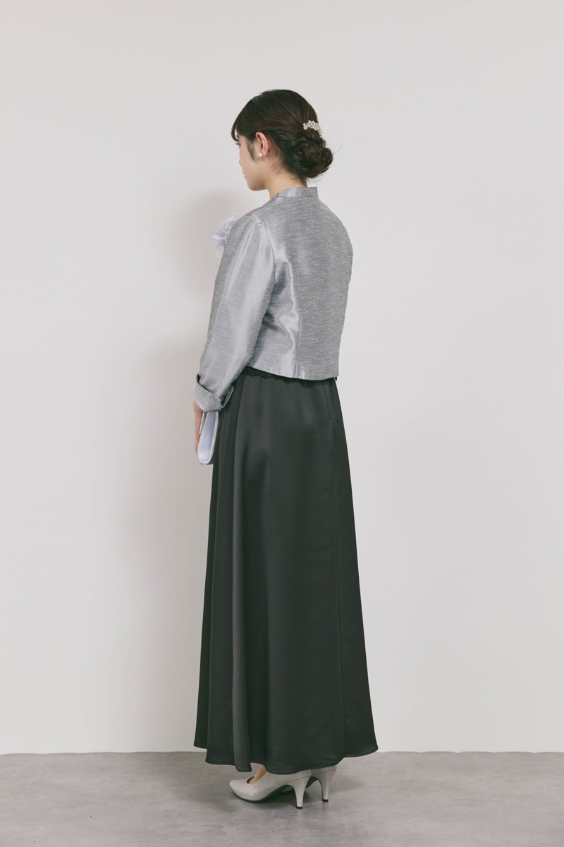 ブラックのシャイニーレースレイヤードドレス [ 店頭販売価格49,500円 ]